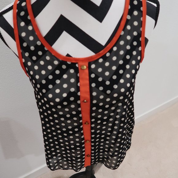 Polka Dot Sleeveless Top with Long Back Hem - Picture 4 of 7